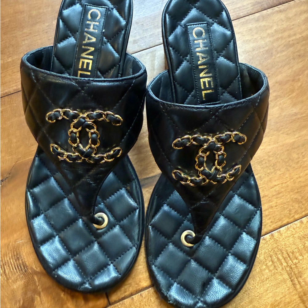 Chanel CC cork wedge shiny goatskin gold black